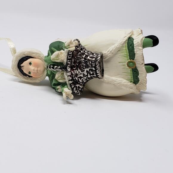 1997 Hallmark Snowdrop Angel Handcrafted Keepsake Holiday Christmas ornament. - Picture 8 of 8